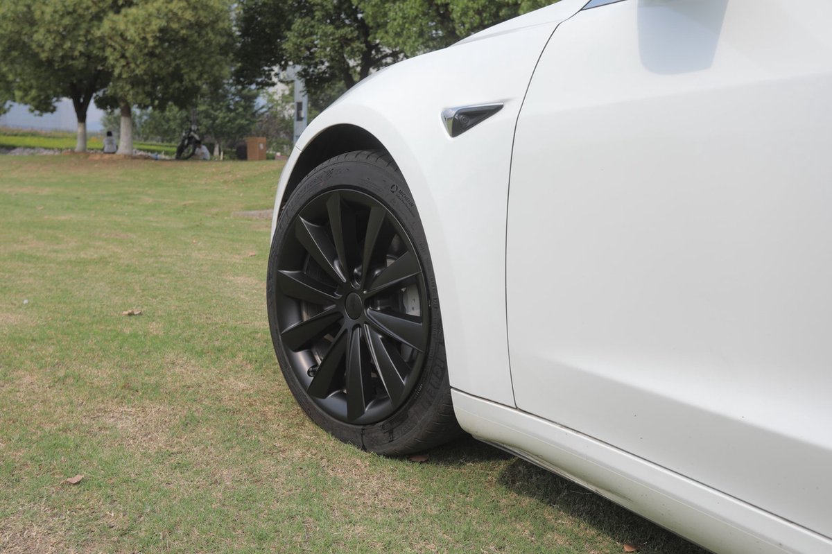 Tesla Model 3 Wheel Cover Set | 18 inch | Matte Black | BLADE Performance / Year 2017–2023