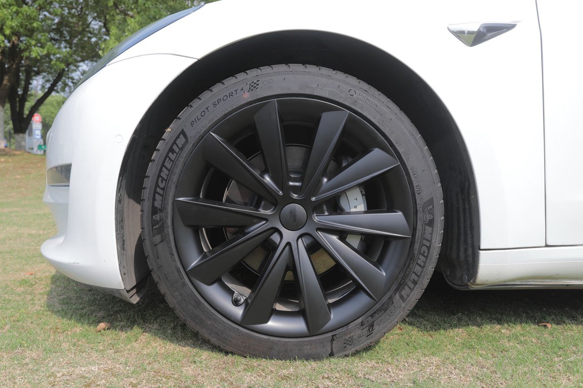 Tesla Model 3 Wheel Cover Set | 18 inch | Matte Black | BLADE Performance / Year 2017–2023