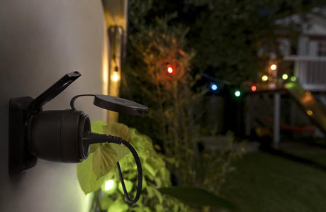 LEDVANCE SMART+ MATTER Outdoor Plug aangesloten op buitenstopcontact