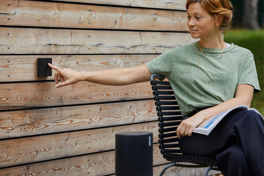 Senic Gira Friends of Hue Outdoor