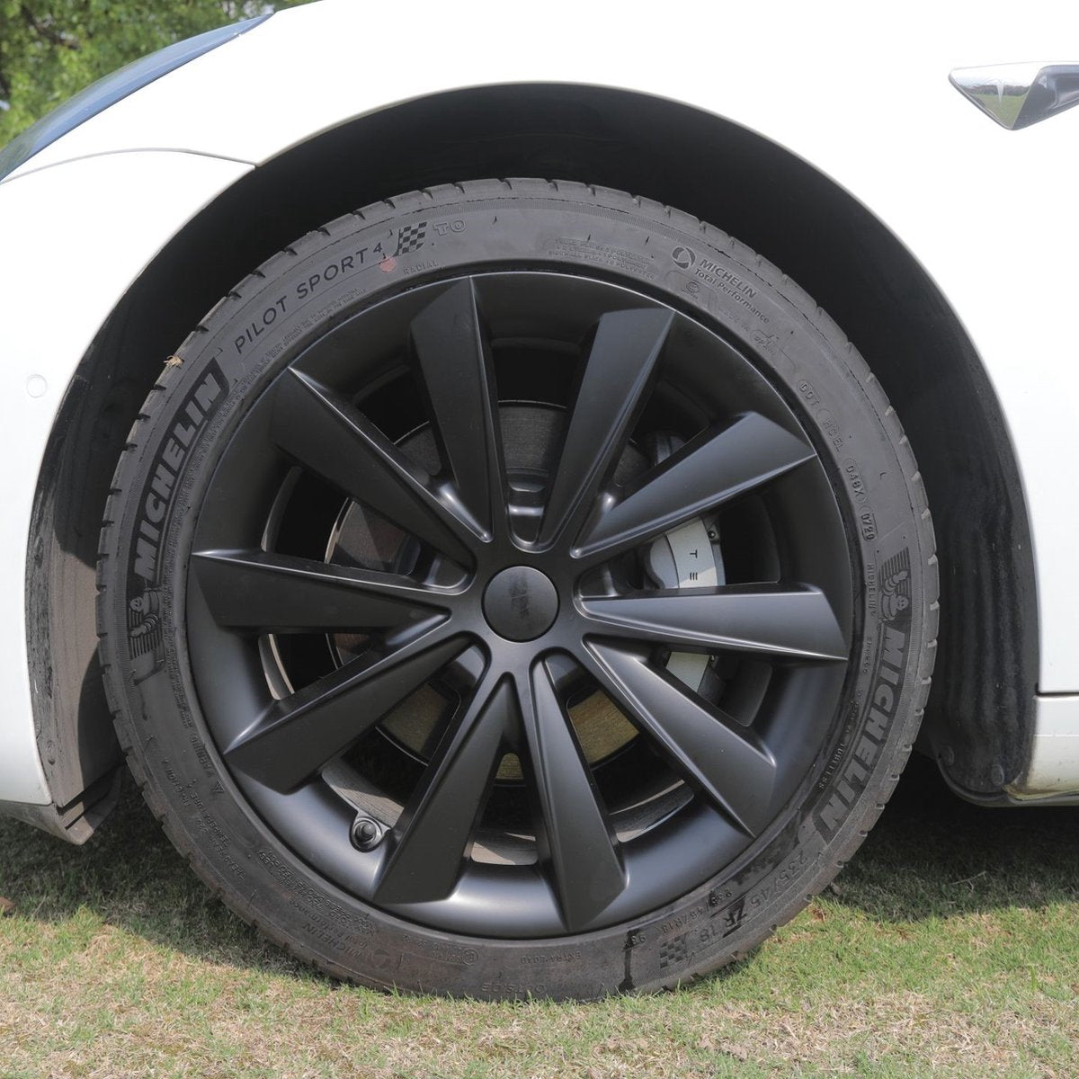 Tesla Model 3 Wheel Cover Set | 18 inch | Matte Black | BLADE Performance / Year 2017–2023